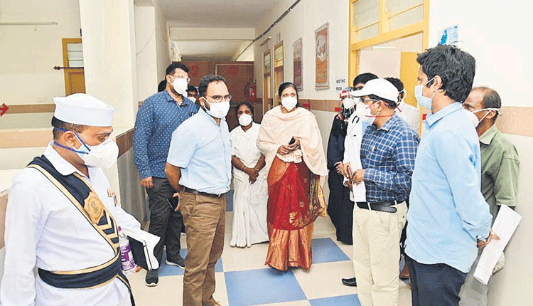 కరోనా కట్టడికి కలిసికట్టుగా కదలాలి