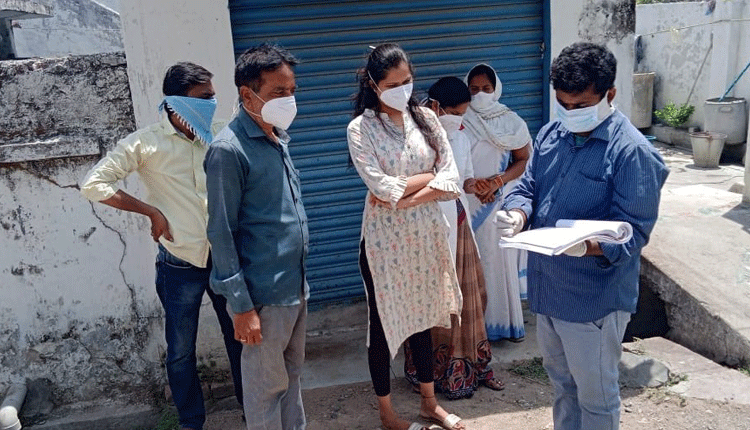 కొవిడ్‌ బాధితురాలు రిమ్స్‌కు తరలింపు