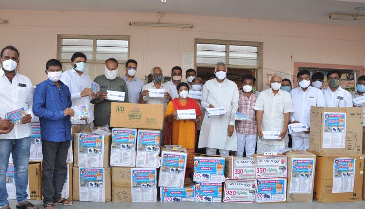 కొవిడ్‌ బాధితులకు ఎమ్మెల్యే ఔదార్యం