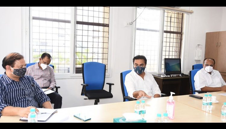 భారీగా పెరిగిన బెడ్స్‌.. స‌రిప‌డా మందుల నిల్వ‌లు : మంత్రి కేటీఆర్‌