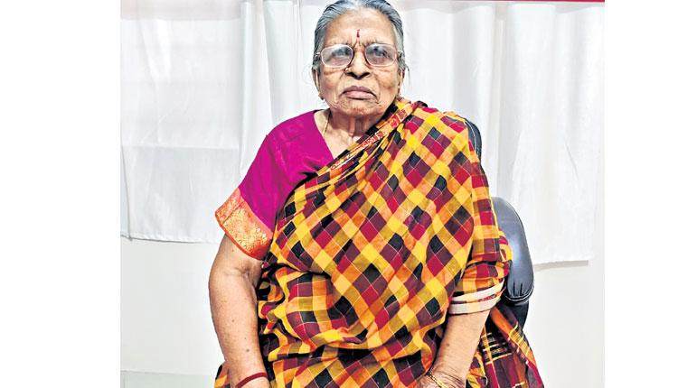 1957లోనే..రాత్రిబడి నడిపా!