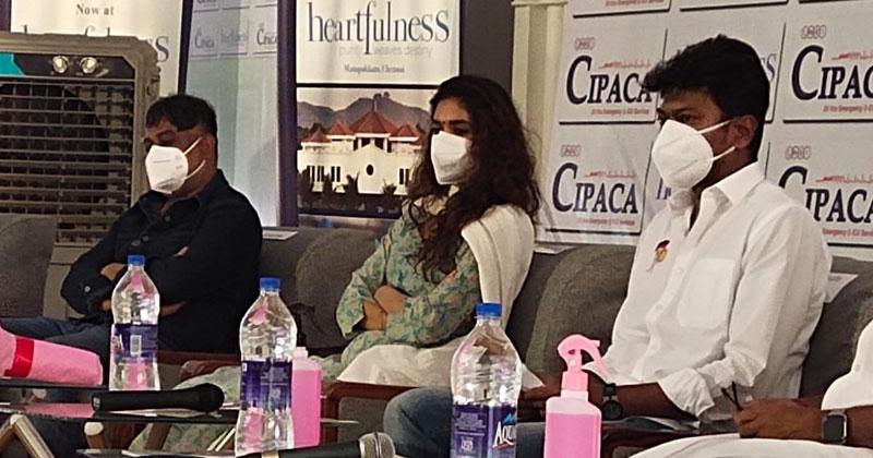 క‌రోనా బాధితుల‌కు అండ‌గా స్టార్ డైరెక్ట‌ర్