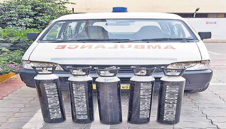 రాచకొండకు అంబులెన్స్‌, ఆక్సిజన్‌ సిలిండర్లు…