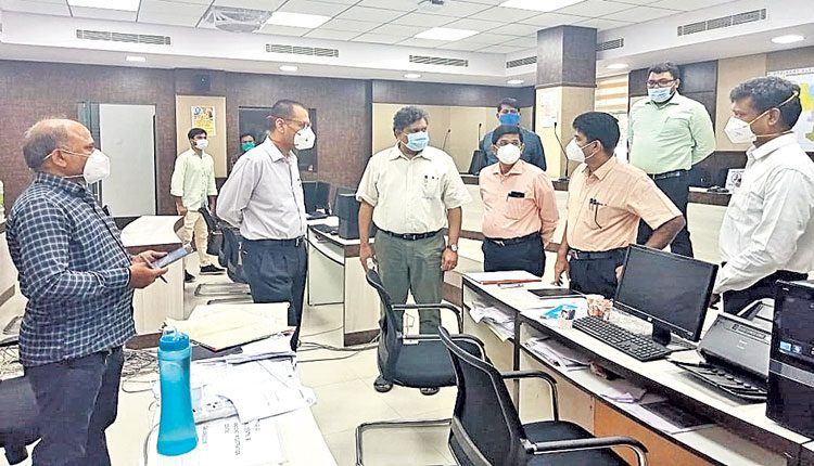 కొవిడ్‌ బాధితుల కోసం040-2111 1111