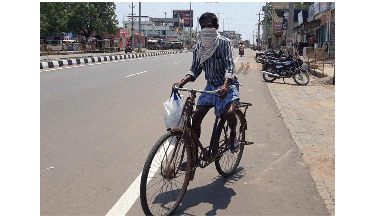 సెల్ ఫోన్ కోసం.. 40 కిలోమీటర్ల సైకిల్ సవారీ