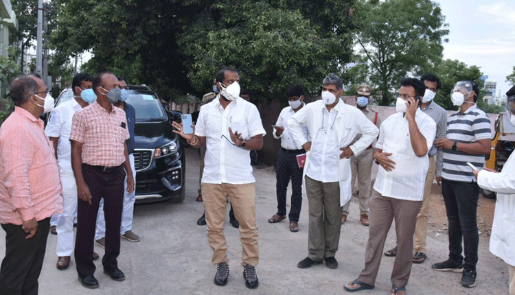 కరోనా లక్షణాలు కనబడిన వెంటనే డాక్టర్ను సంప్రదించండి