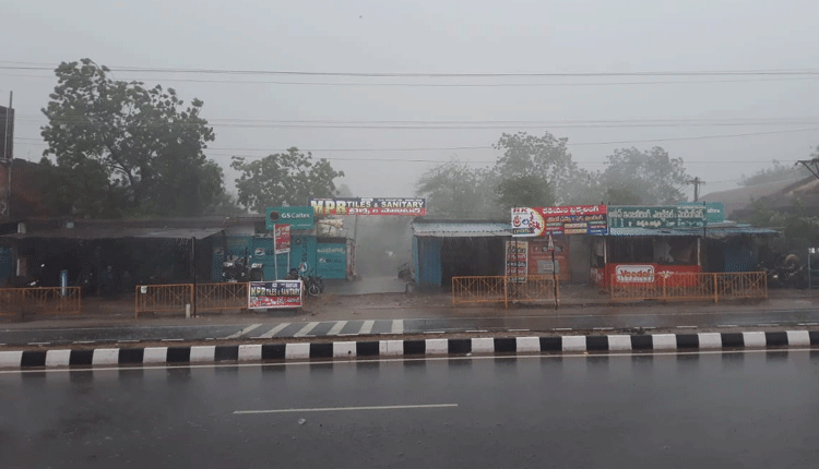 ములుగు జిల్లాలో భారీ వర్షం