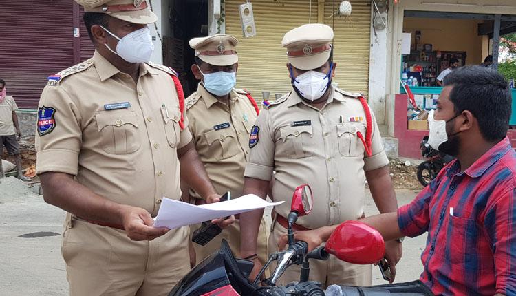 కొనసాగుతున్న లాక్‌డౌన్‌