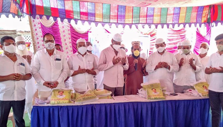 సంబురంగా పండుగ జరుపుకోవాలనే రంజాన్‌ కిట్లు