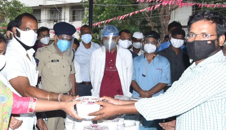కరోనా రోగులకు ఉచిత భోజనం