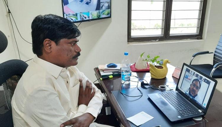 అందరూ కలిసికట్టుగా కరోనాను తరిమికొట్టాలి