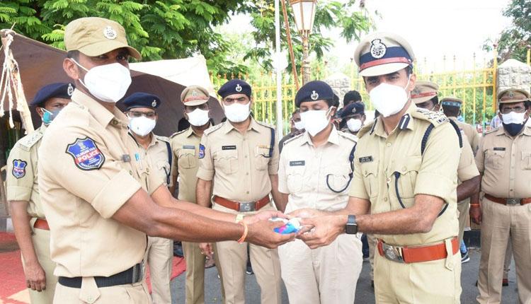 సిబ్బందిపై సీపీ స్పెషల్ కేర్