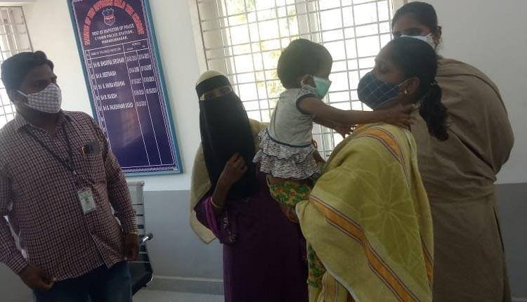 కన్న కూతురిని అమ్మేశాడు