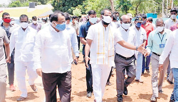 అభివృద్ధి పనుల్లో నిర్లక్ష్యం చేయొద్దు