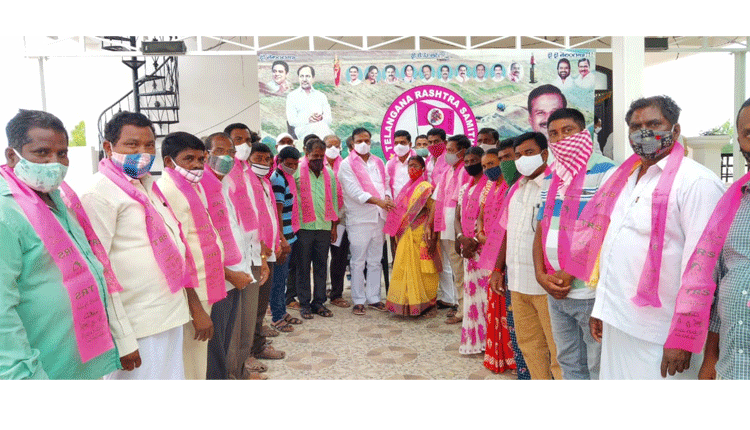 వివిధ పార్టీల నుంచి టీఆర్‌ఎస్‌లో చేరికలు