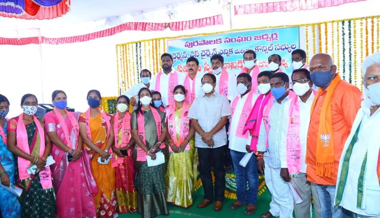 కొలువుదీరిన పాలకవర్గం