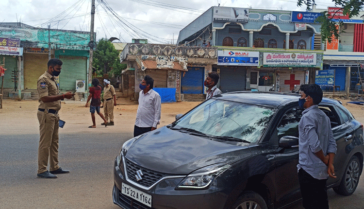 ముమ్మరంగా పోలీసుల తనిఖీలు