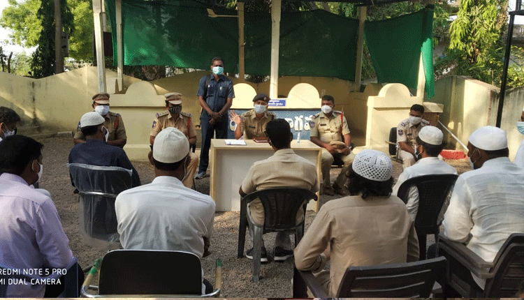 కొవిడ్‌ నిబంధనలు పాటించాలి