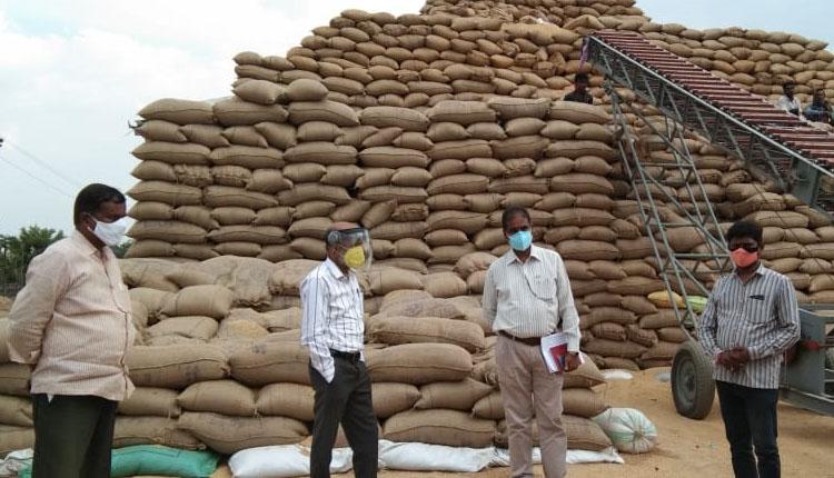 రైతులకు ఇబ్బందులు కలిగించొద్దు: ఆర్డీవో