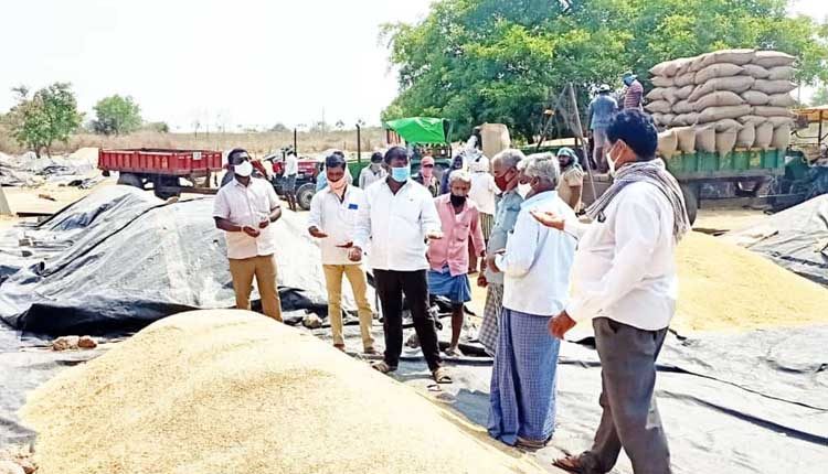 రైతులకు ఇబ్బందులు కలిగించొద్దు