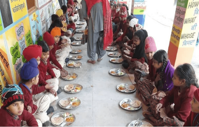 మ‌ధ్యాహ్న భోజ‌న ప‌థ‌కానికి కేంద్ర విద్యాశాఖ ఆర్థిక సాయం