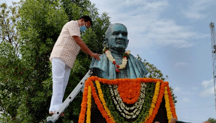 సురవరం భావితరాలకు మార్గదర్శి: మంత్రి నిరంజన్‌రెడ్డి