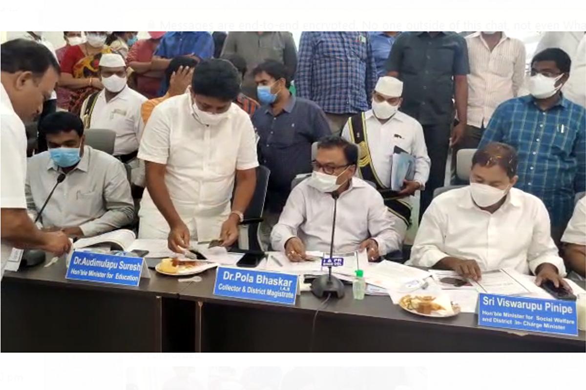 ఒంగోలు ఎంపీ వద్ద ఆనందయ్య మందు పొట్లాలు