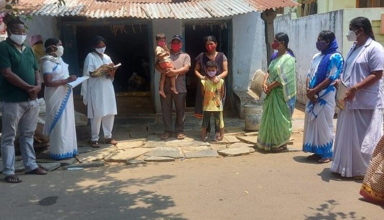 మనోధైర్యంతో కరోనాను నియంత్రించాలి