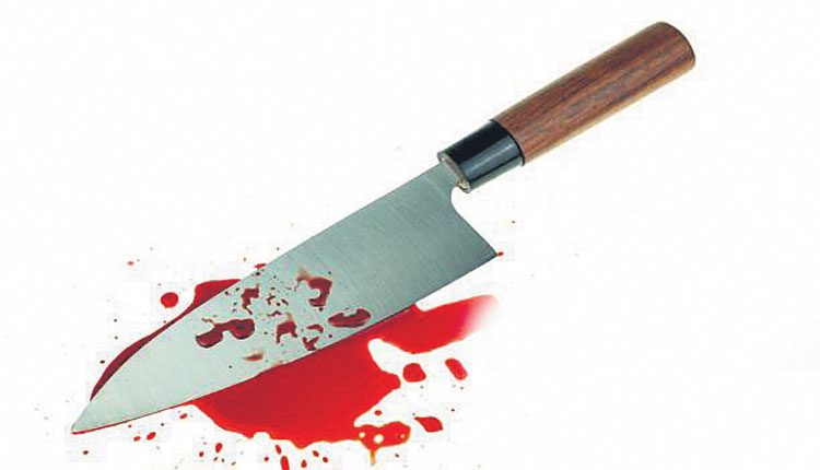 గుంటూరు జిల్లాలో దారుణం.. భార్య గొంతుకోసిన భర్త