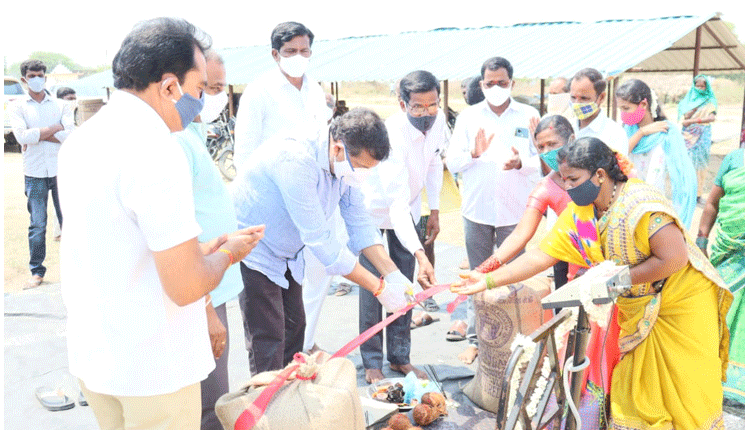 దళారుల బెడద అరికట్టేందుకే కొనుగోలు కేంద్రాలు