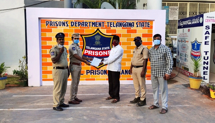 నిరుద్యోగులను మోసం చేసిన వ్యక్తిపై పీడీ యాక్ట్‌ నమోదు