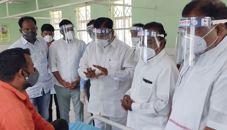 వైద్యుల సేవలు వెలకట్టలేనివి : మంత్రి నిరంజన్ రెడ్డి