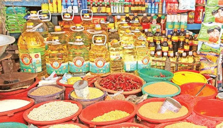 అధిక ధరలకు నిత్యావసర వస్తువులు..15 కేసులు నమోదు