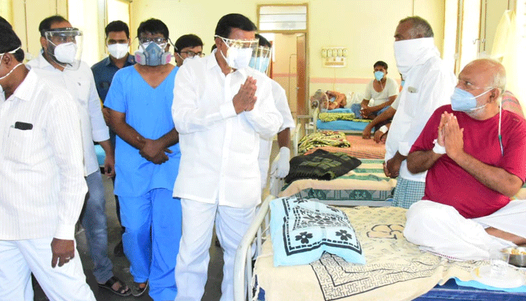 మనోధైర్యమే అసలైన మందు : మంత్రి నిరంజన్ రెడ్డి