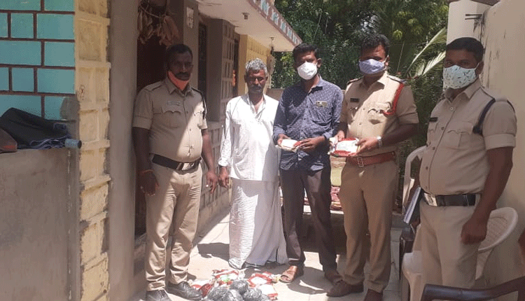 నారాయణపేట జిల్లాలో నకిలీ పత్తి విత్తనాల పట్టివేత