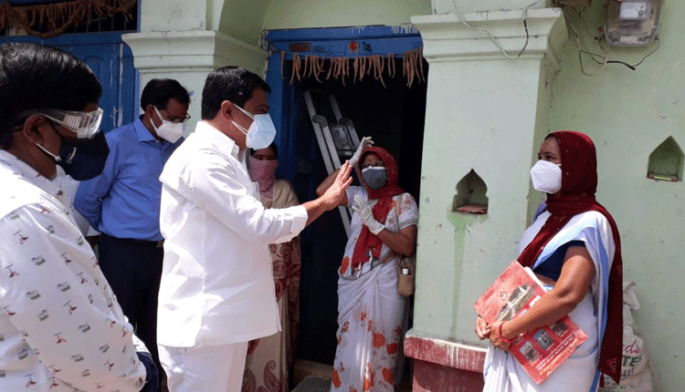 జ్వర సర్వేను పరిశీలించిన మంత్రి వేముల