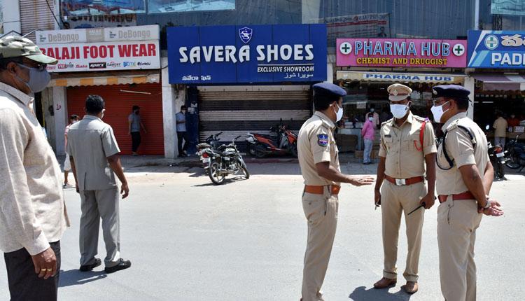 అనవసరంగా బయటకు వస్తే చర్యలు