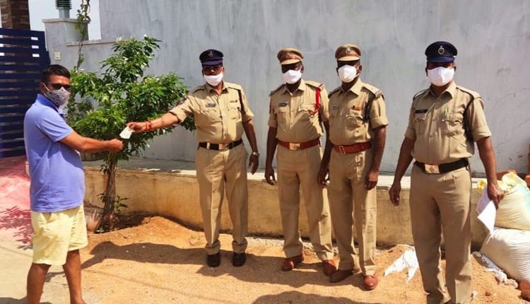 పోలీసులకు అండగా..