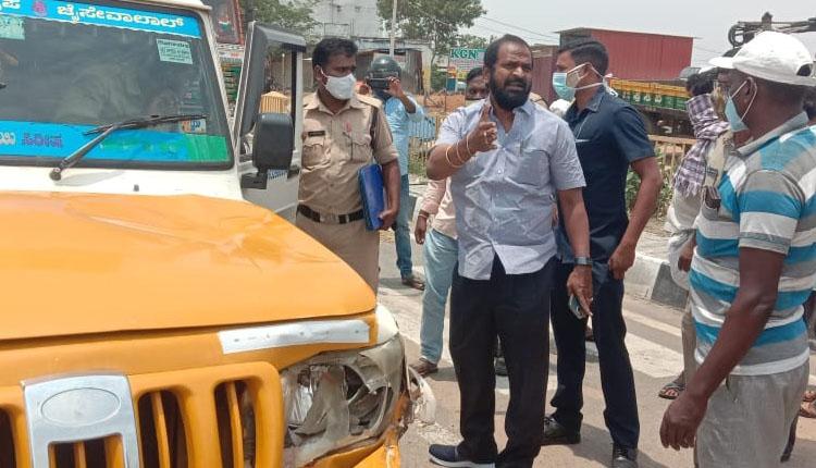 బైక్‌ను ఢీకొట్టిన బొలెరో