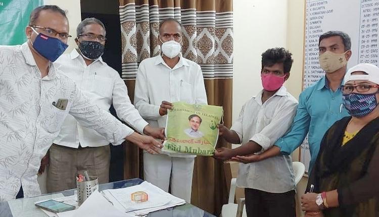 రంజాన్‌ కానుకలు పంపిణీ