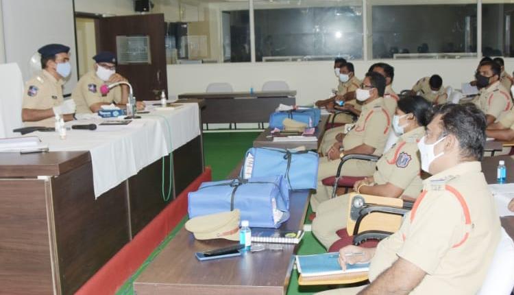 లాక్‌డౌన్‌ నిబంధనలు పాటించాలి