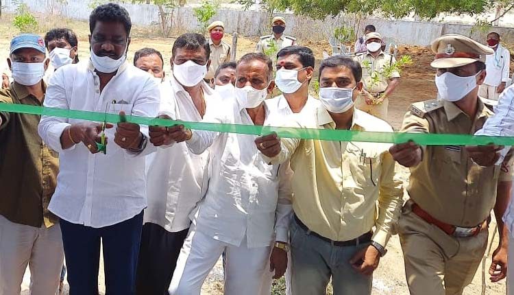 సర్పంచ్‌ ఔదార్యం..