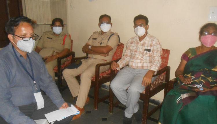 అధిక ఫీజులు వసూలు చేస్తే చర్యలు