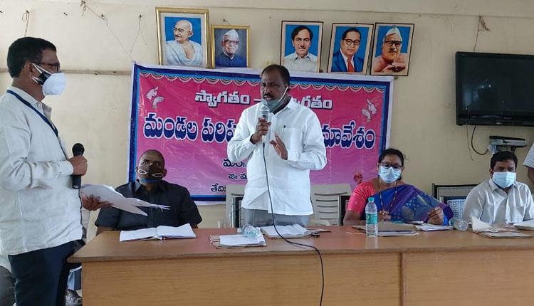 గన్నీబ్యాగుల పంపిణీలో అలసత్వమెందుకు?