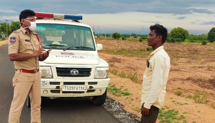 మాస్కులు ధరించని 12మందికి జరిమానా