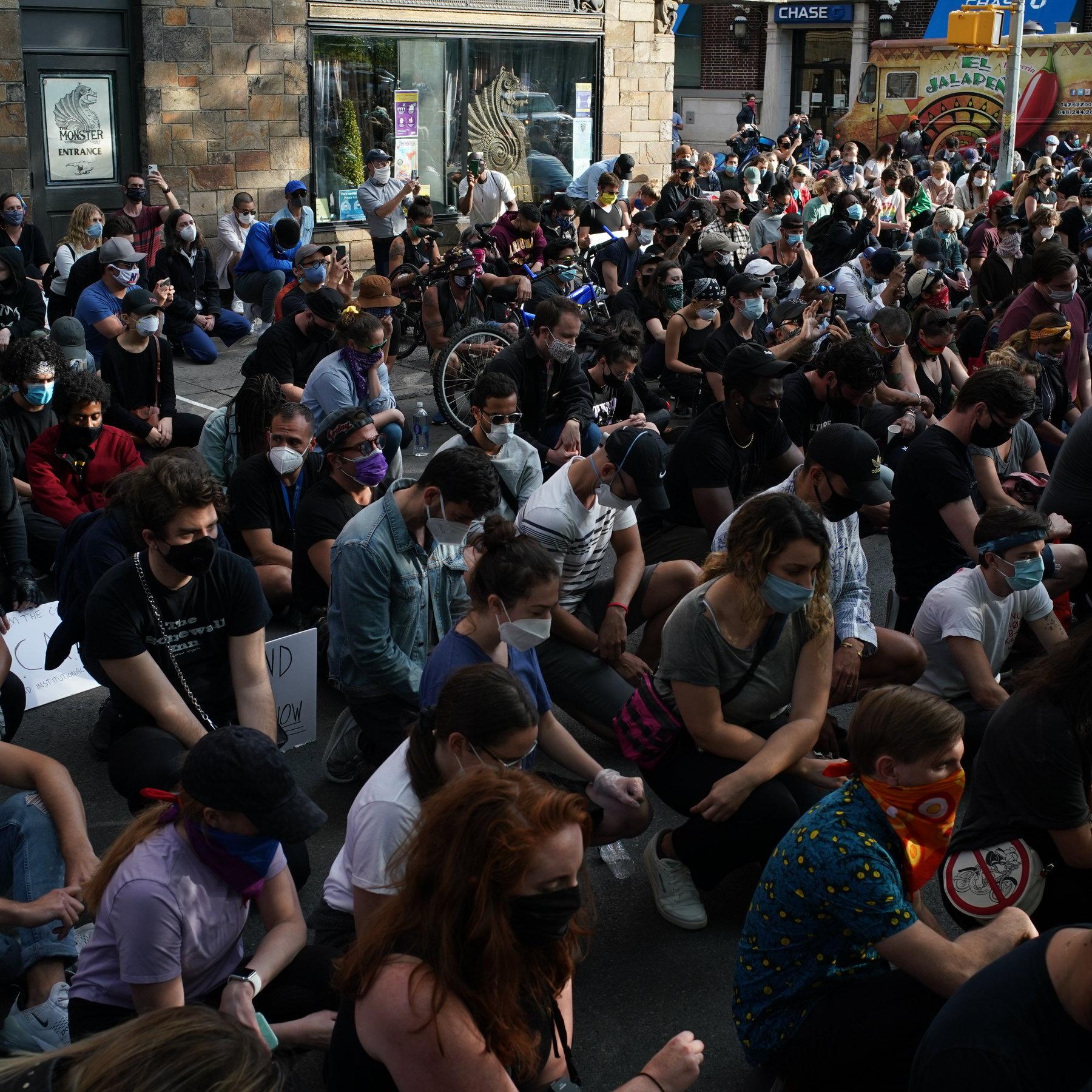 న్యూయార్క్‌లో ఇజ్రేల్, పాలస్తీనా మద్దతుదారుల ఘర్షణలు