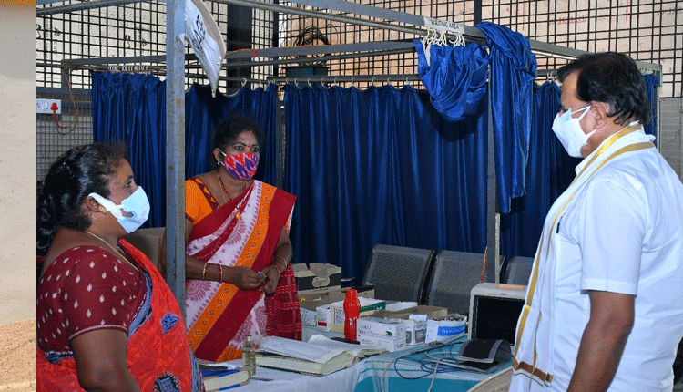 వైద్యం అందరికీ ఒకేలా అందించాలి