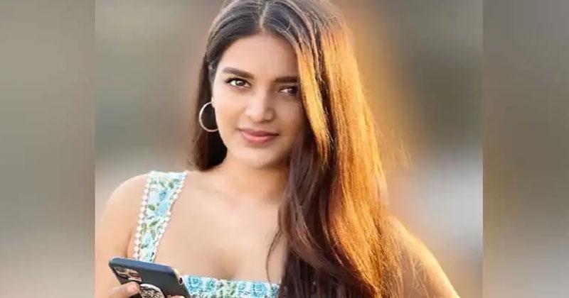 సీఎం స‌హాయ‌నిధికి ల‌క్ష రూపాయ‌లు విరాళం అందించిన ఇస్మార్ట్ బ్యూటీ