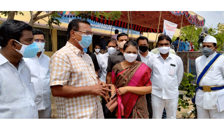 కరోనా కట్టడికే టీకాలు : మంత్రి నిరంజన్ రెడ్డి