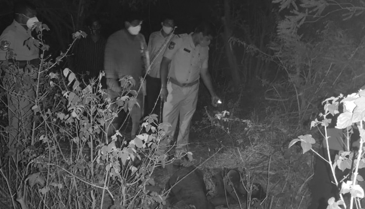 దారుణం : ప్రియురాలిని బీరు సీసాతో పొడిచి చంపిన ప్రియుడు